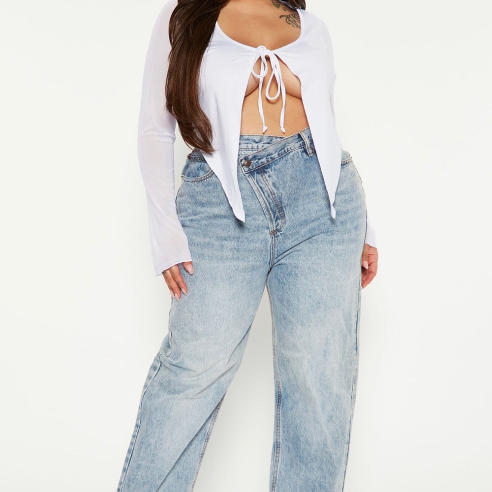 NWT Fashion Nova Crossover Straight Leg Jeans - light wash